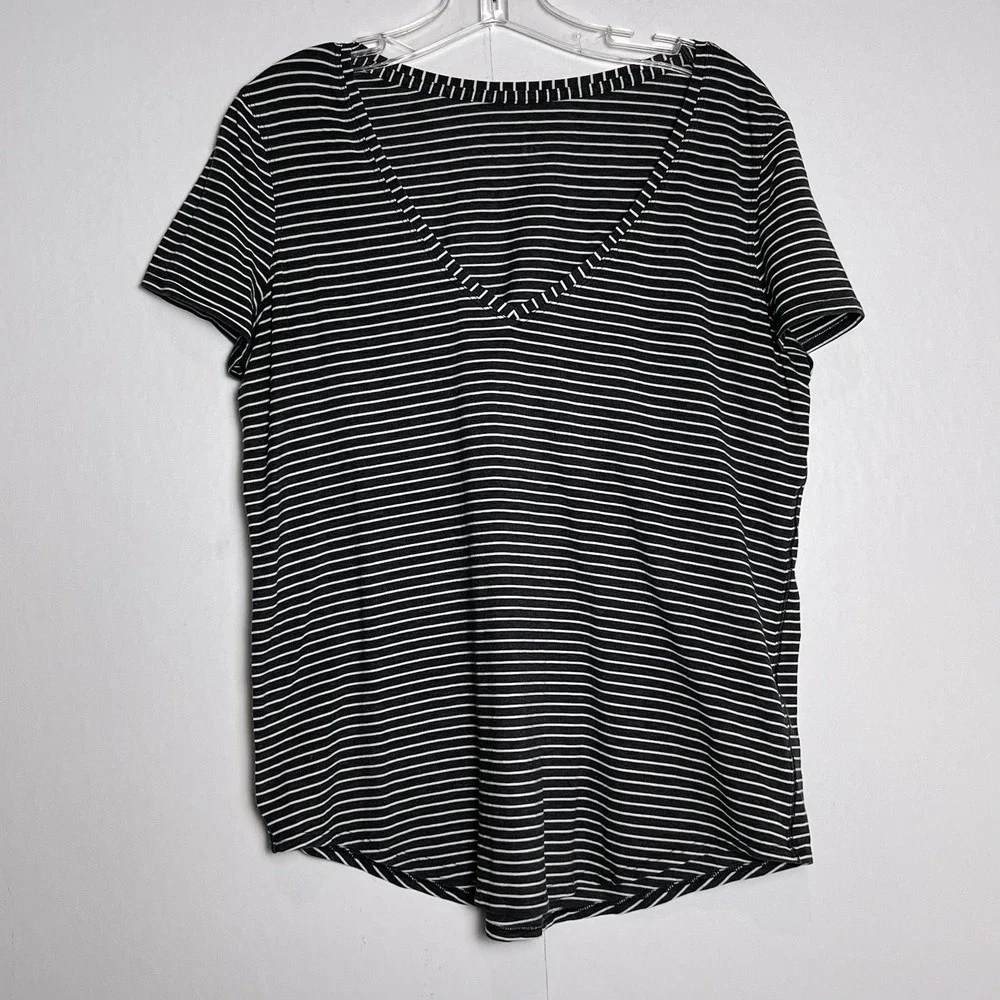 Lululemon Women's Love Tee V Neck Short Sleeve T-Shirt Black White Stripe - Picture 3 of 10